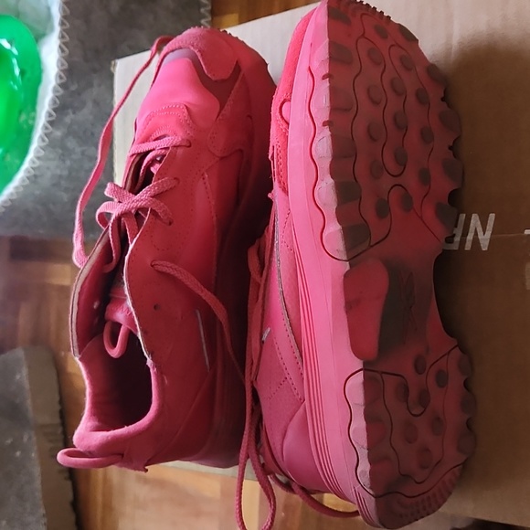 Reebok Cardi B ( US5 GS-US 6.5 W) PINK - Picture 5 of 6